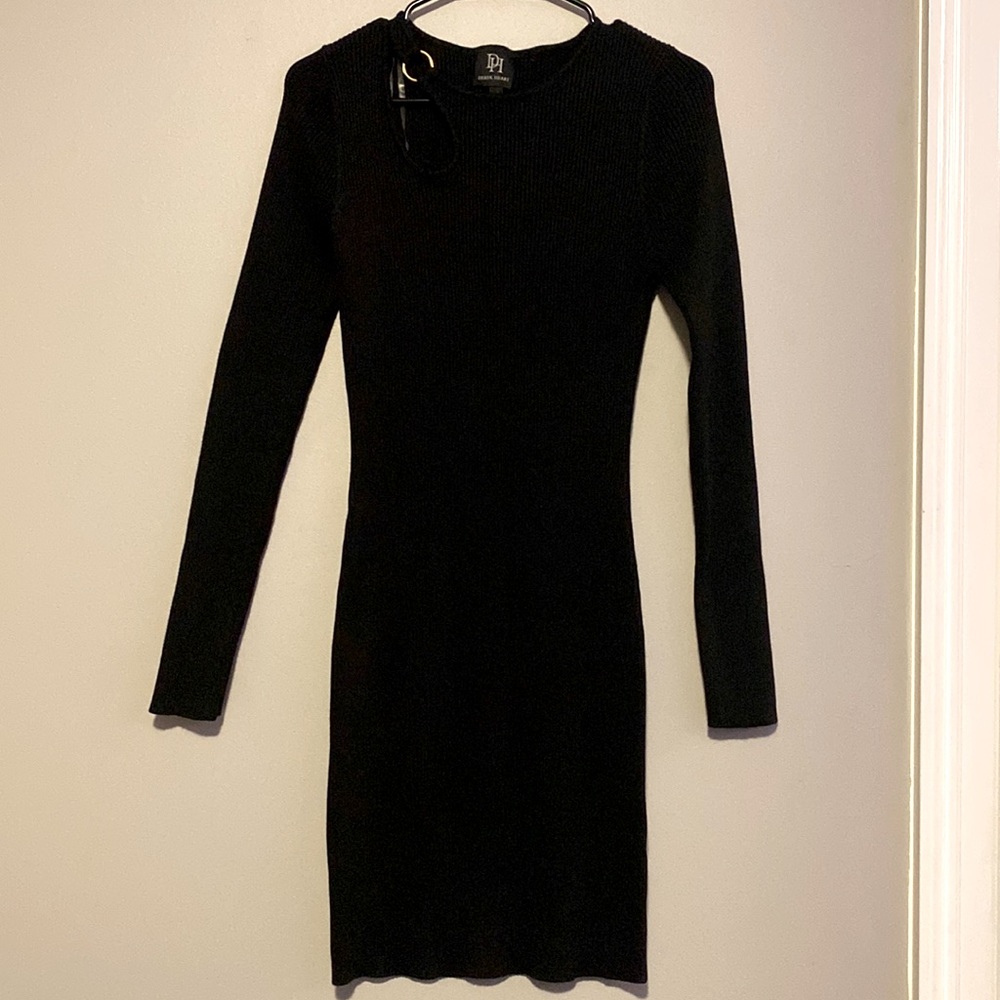 Fitted long sleeve black dress
